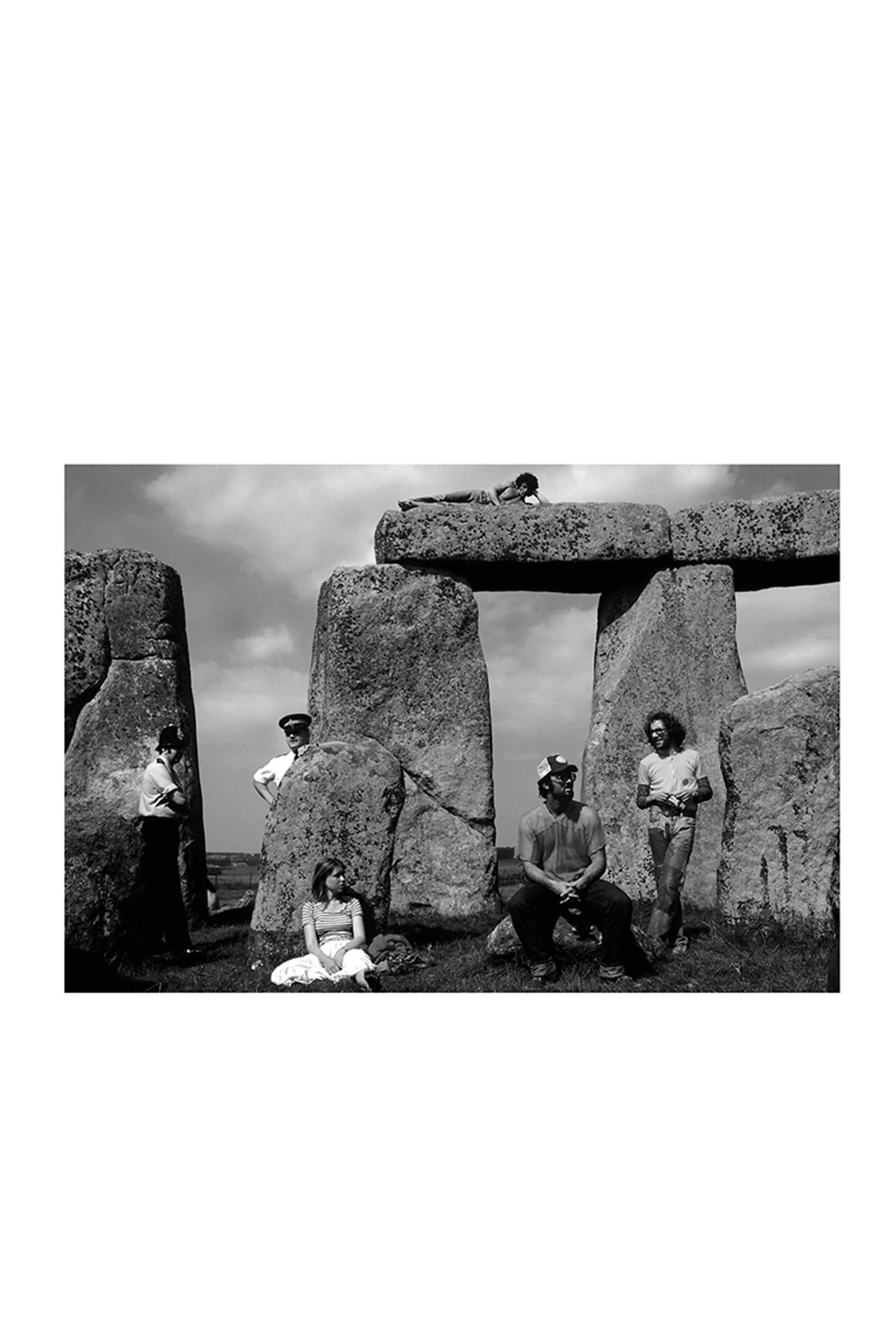 Homer Sykes - Stonehenge 1970s Counterculture - Image 12